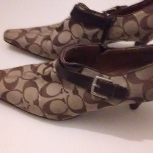Vintage Coach Signature Logo Heels
